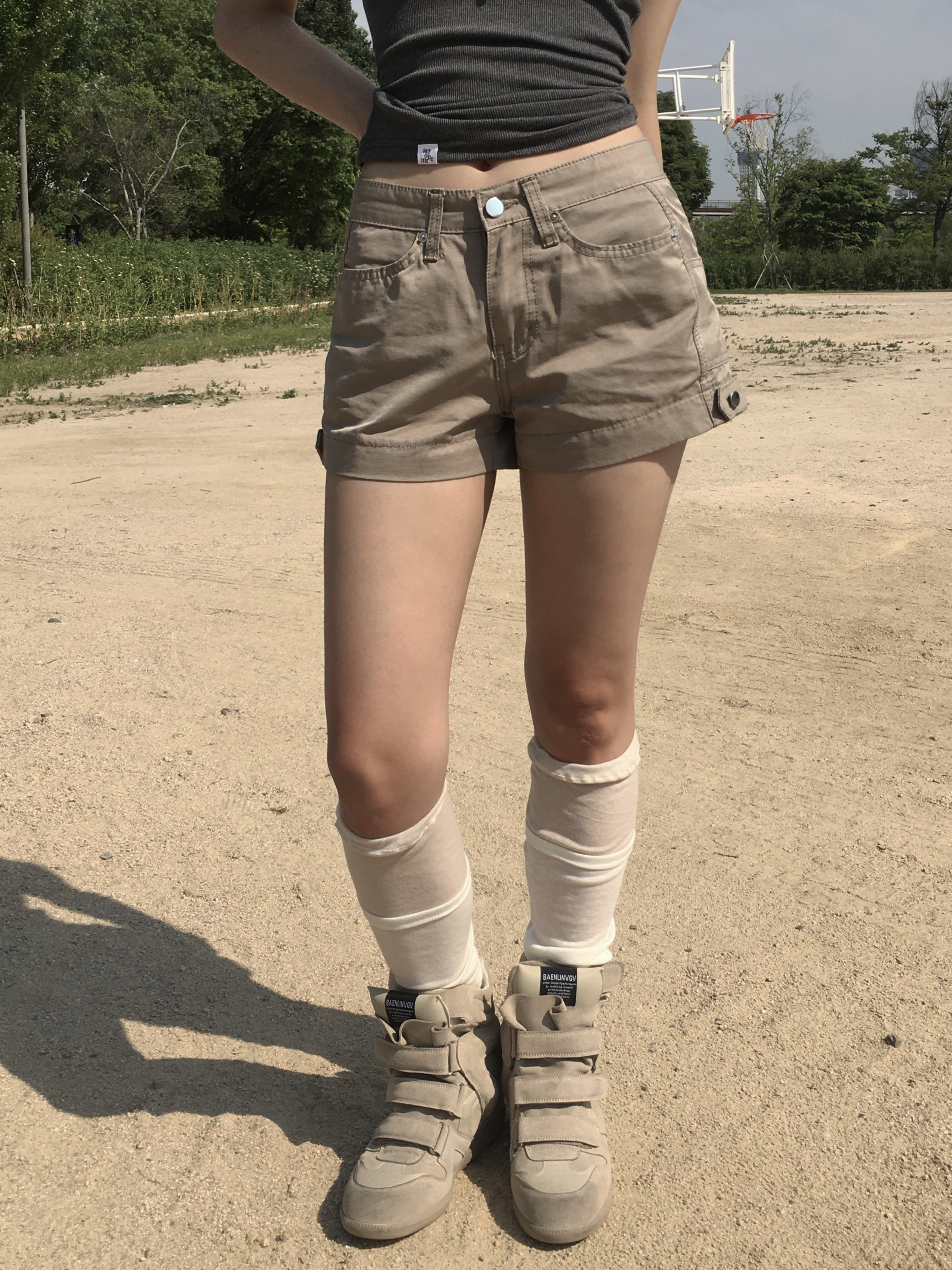 サイド裾ボタンコットン混ショートパンツ