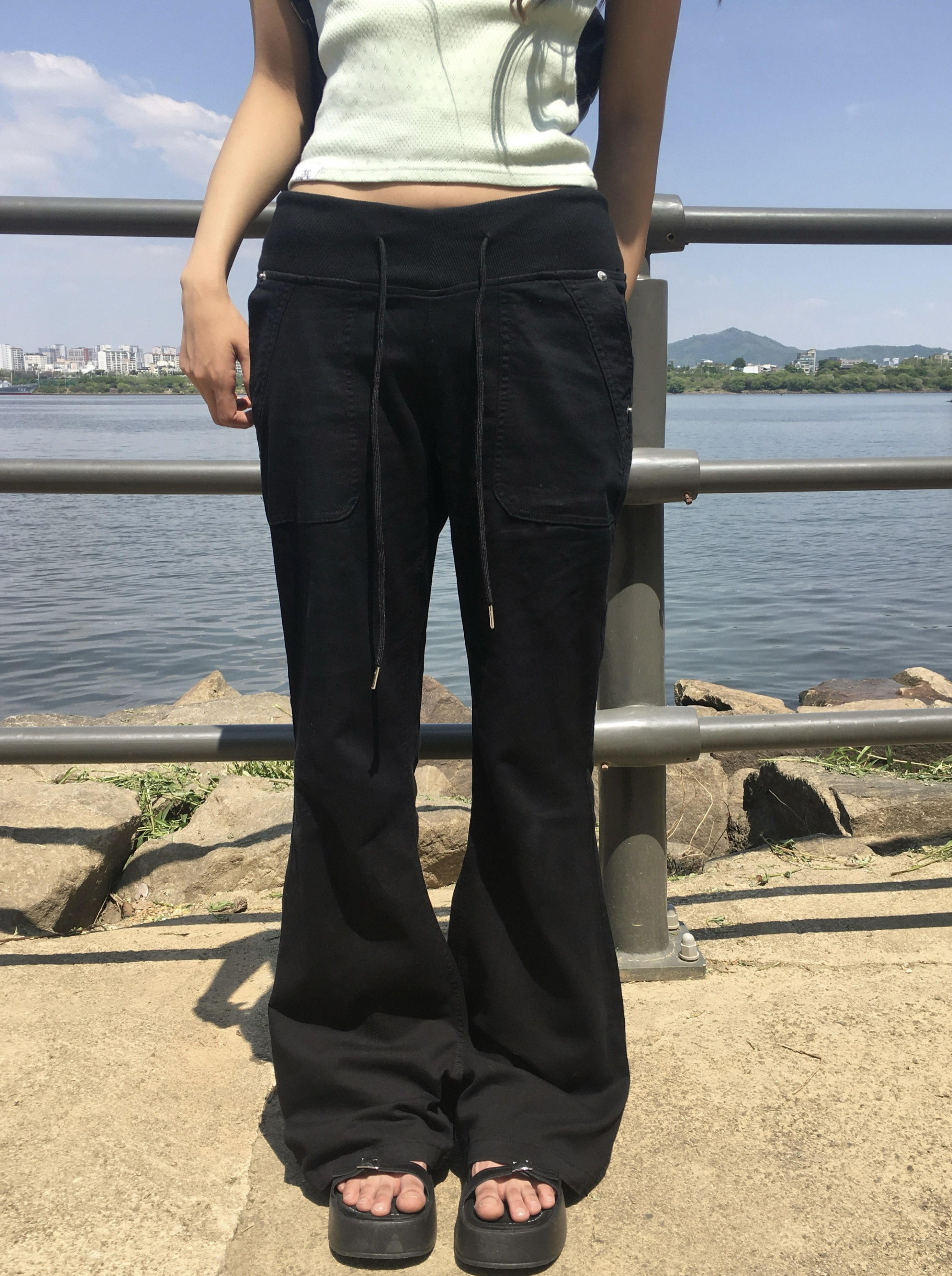 ウエスト紐ベイカーポケットブーツカットパンツ