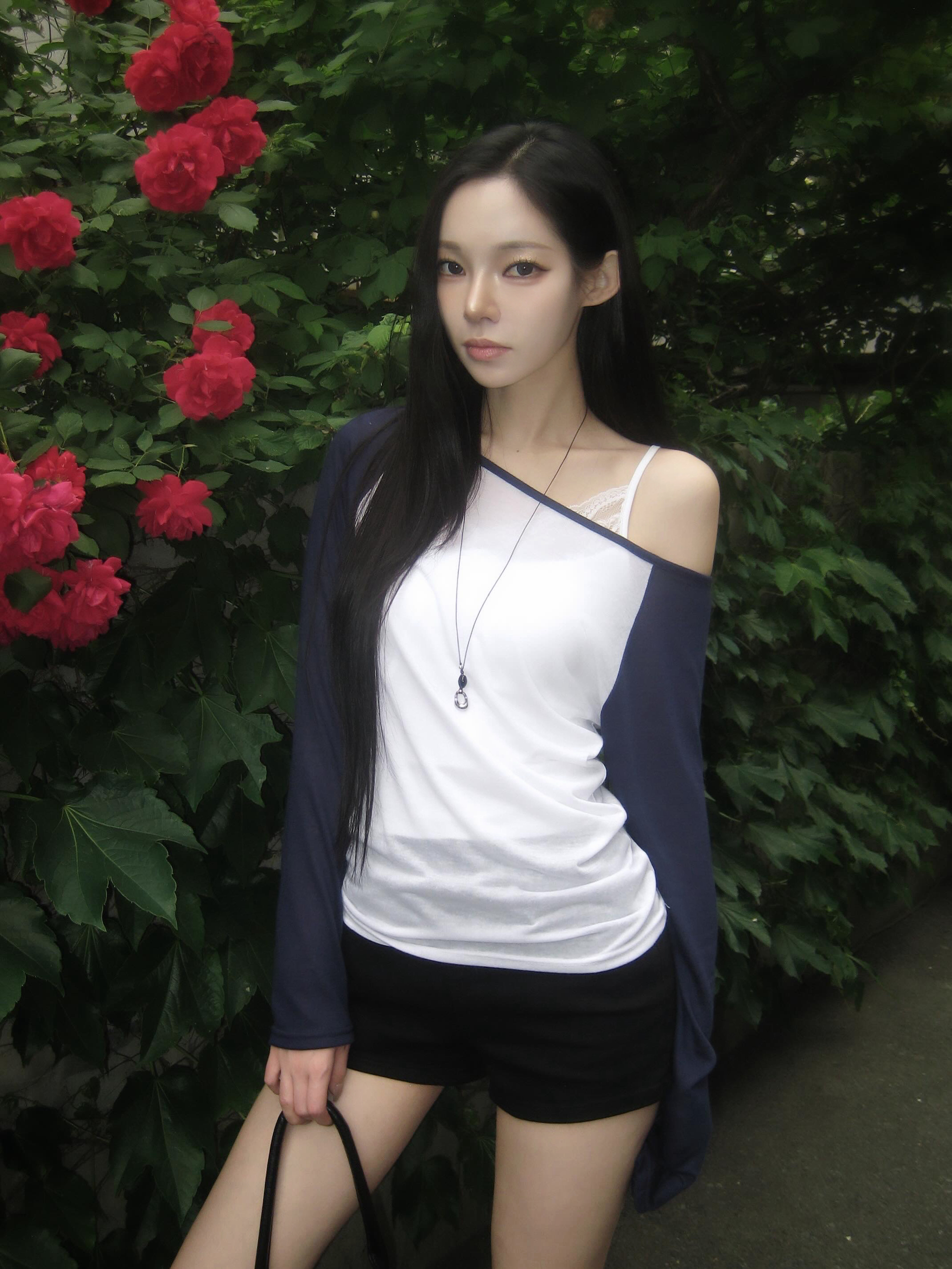 ラグラン配色ワイドネックシアー長袖Tシャツ