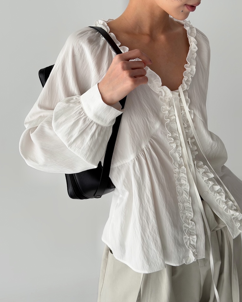 (3 color) レース シャーリング ストラップ ブラウス (2 type)