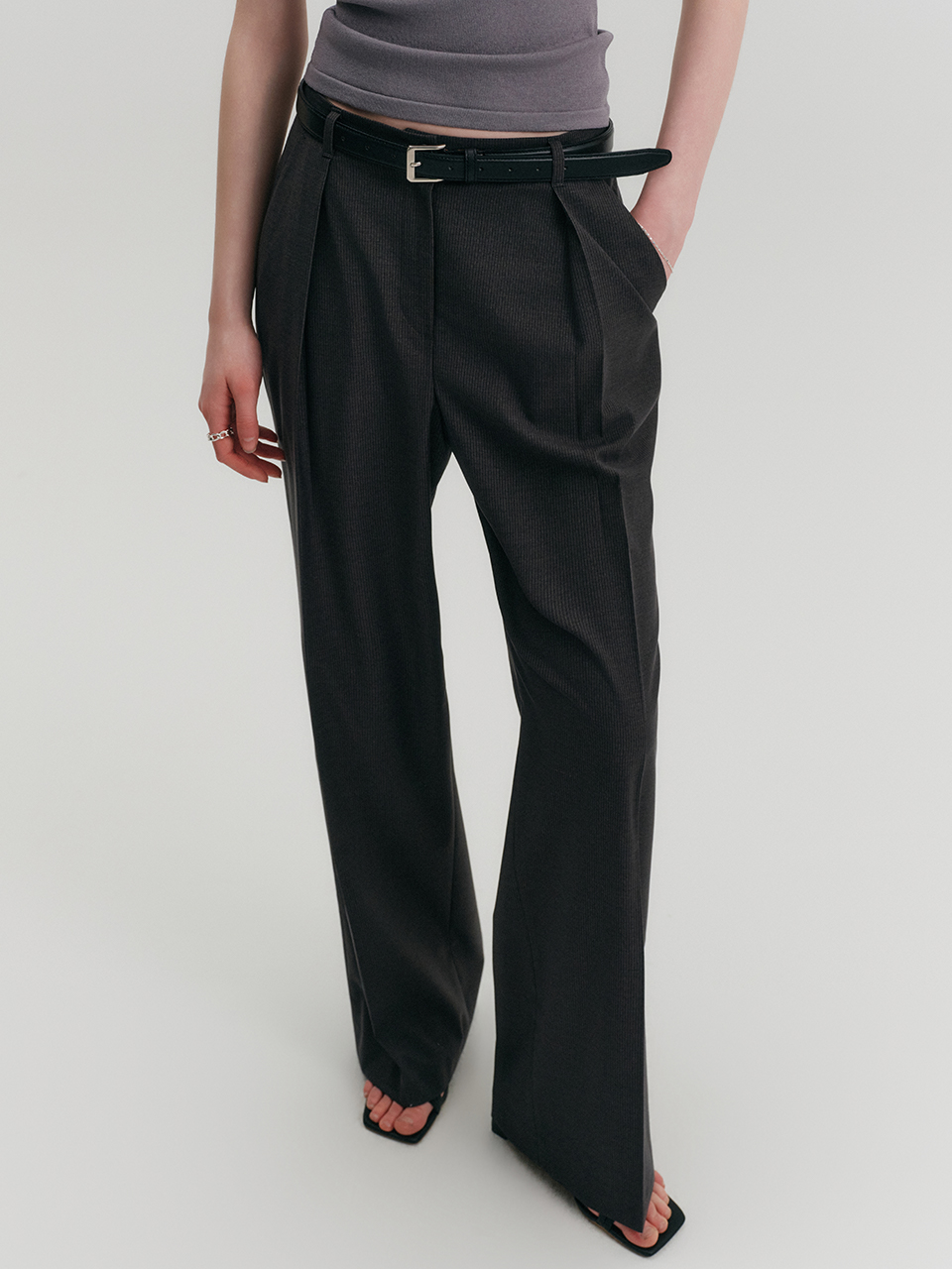 パンツ LOOKAST BELIN SUMMER TUCK PANTS_GREY MUSINSA公式 | LOOKAST BELIN SUMMER TUCK PANTS_GREY