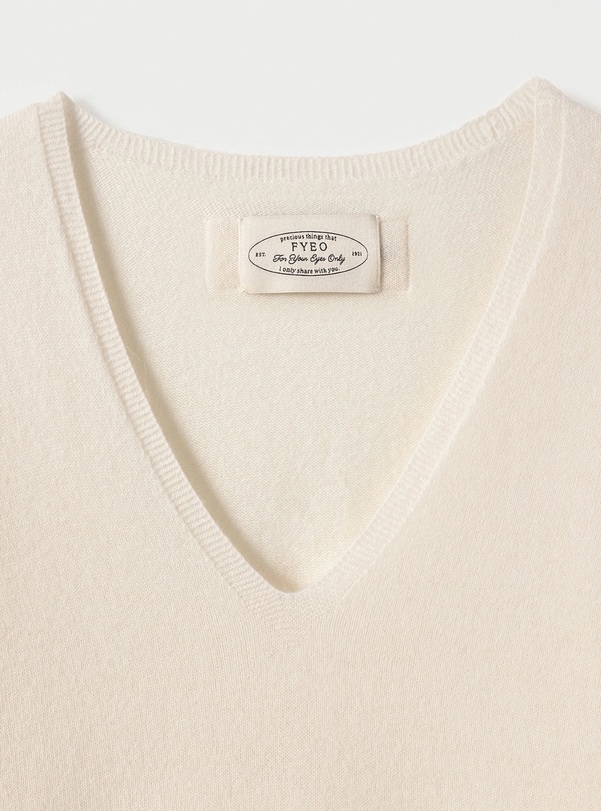 Lei Wool V-neck Knit3.jpg