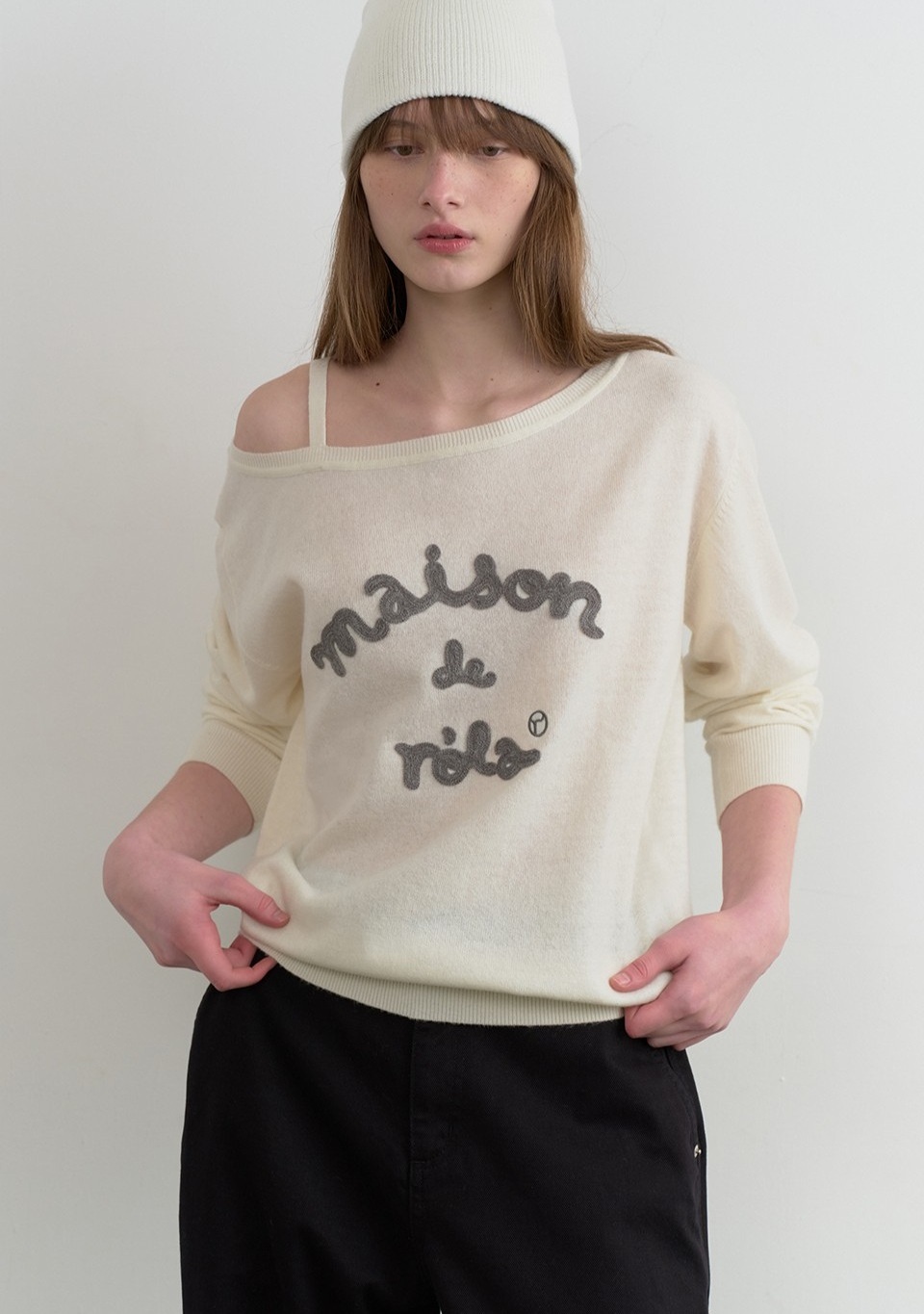 MAISON DE ROLA EMBROIDERY OFF SHOULDER KNIT WHITE