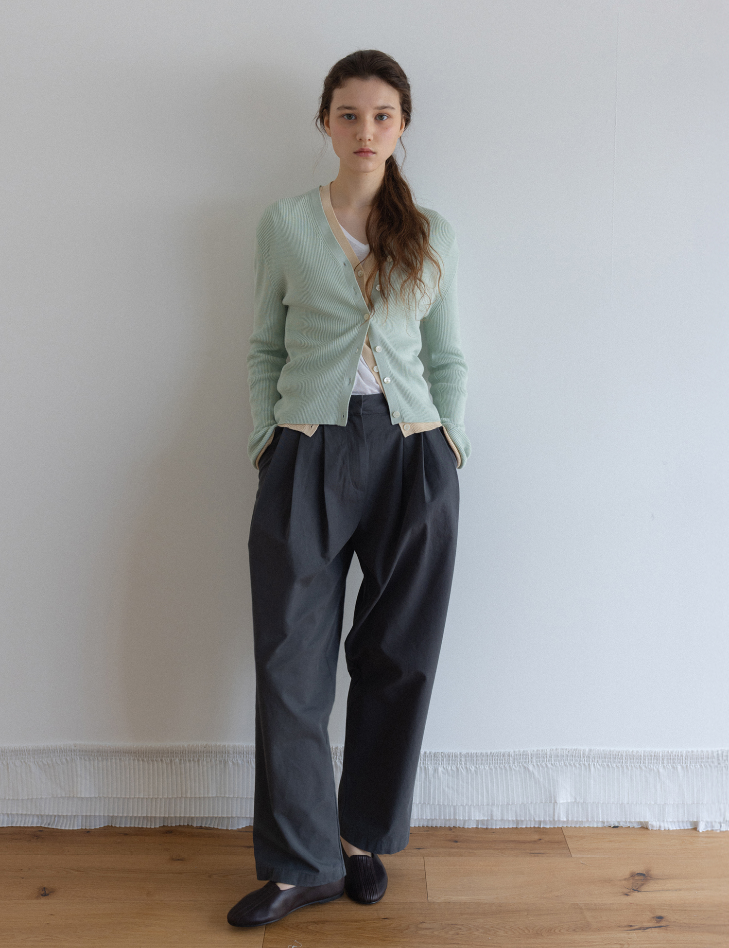 Maho Tuck Pants (Charcoal)