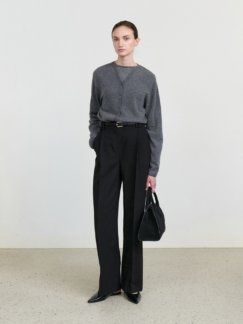 Front tuck wide slacks_BLACK