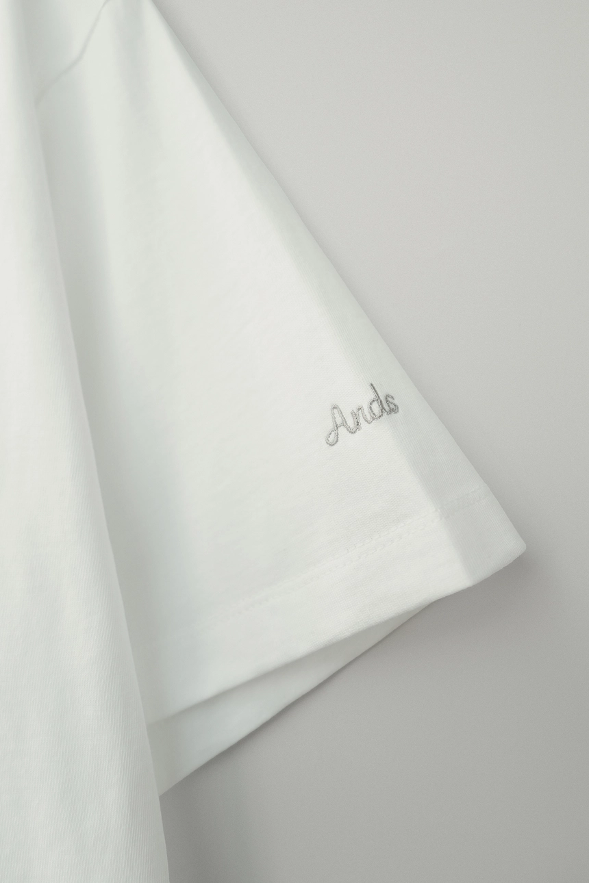 Naro snap half tee (white)2.jpg