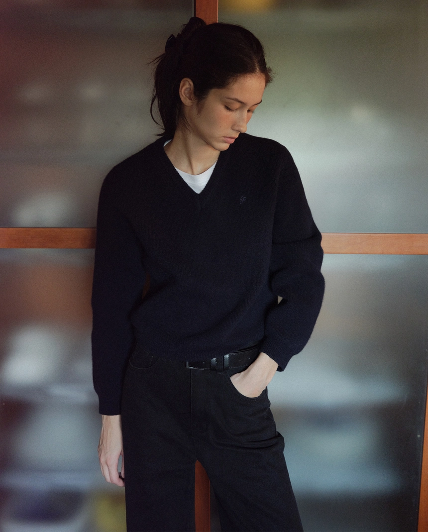 Nora-Wool-V-Neck-Knit-Navy_05.jpg