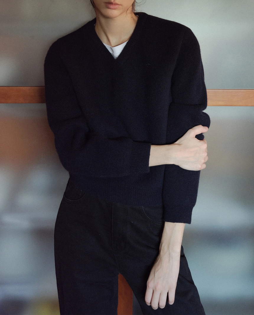 Nora-Wool-V-Neck-Knit-Navy_06.jpg