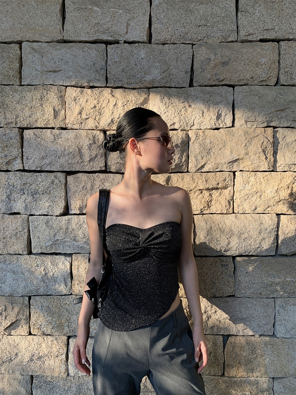 ラメブラックアシンメトリーシャーリングチューブトップ