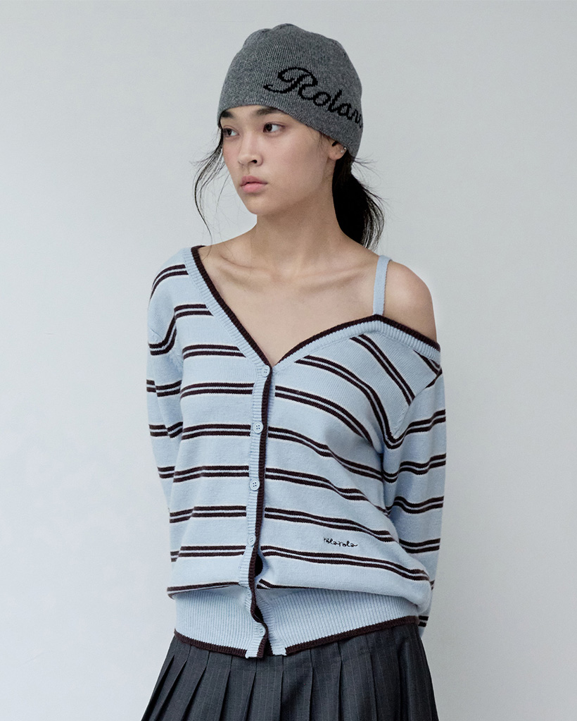[K-POPアイドル着用] ONE OFF SHOULDER STRIPE WOOL BLENDED CARDIGAN BLUE