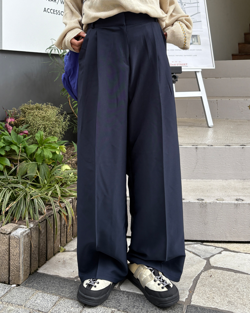 【極美品】ニート　スラックス・ツータック ・センタープレス・ワイド・テーパード SINSS スラックス Center press two tuck wide straight slacks