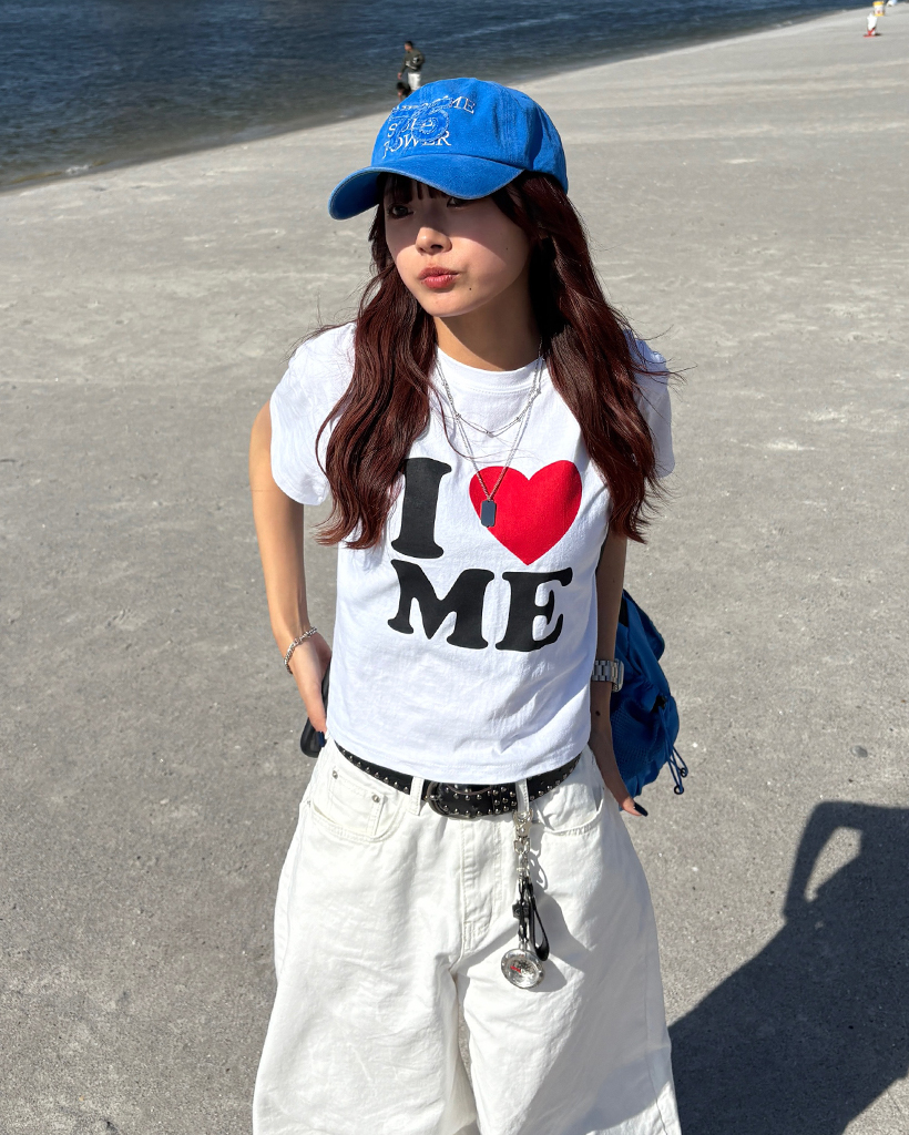 MADEME ブラック クロップド Tシャツ ロゴクロップドTシャツ (ブラック)