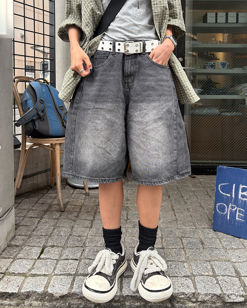 タックワイドアウトシームバミューダデニムパンツ