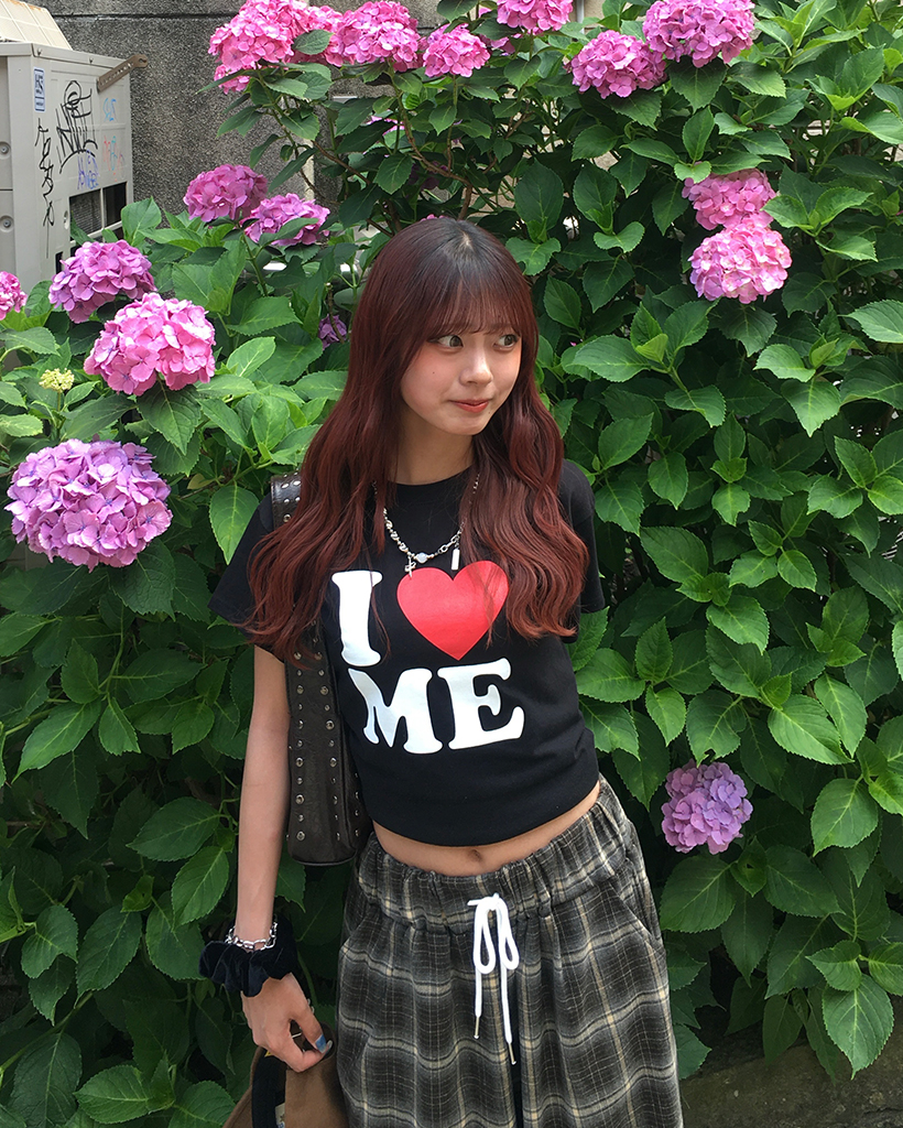 し*ゅ様 ME:I ミーアイ　クロップドT Tシャツ　ライブTシャツ 早い者勝ち】i ♡ me Tシャツ ラインストーン - メルカリ