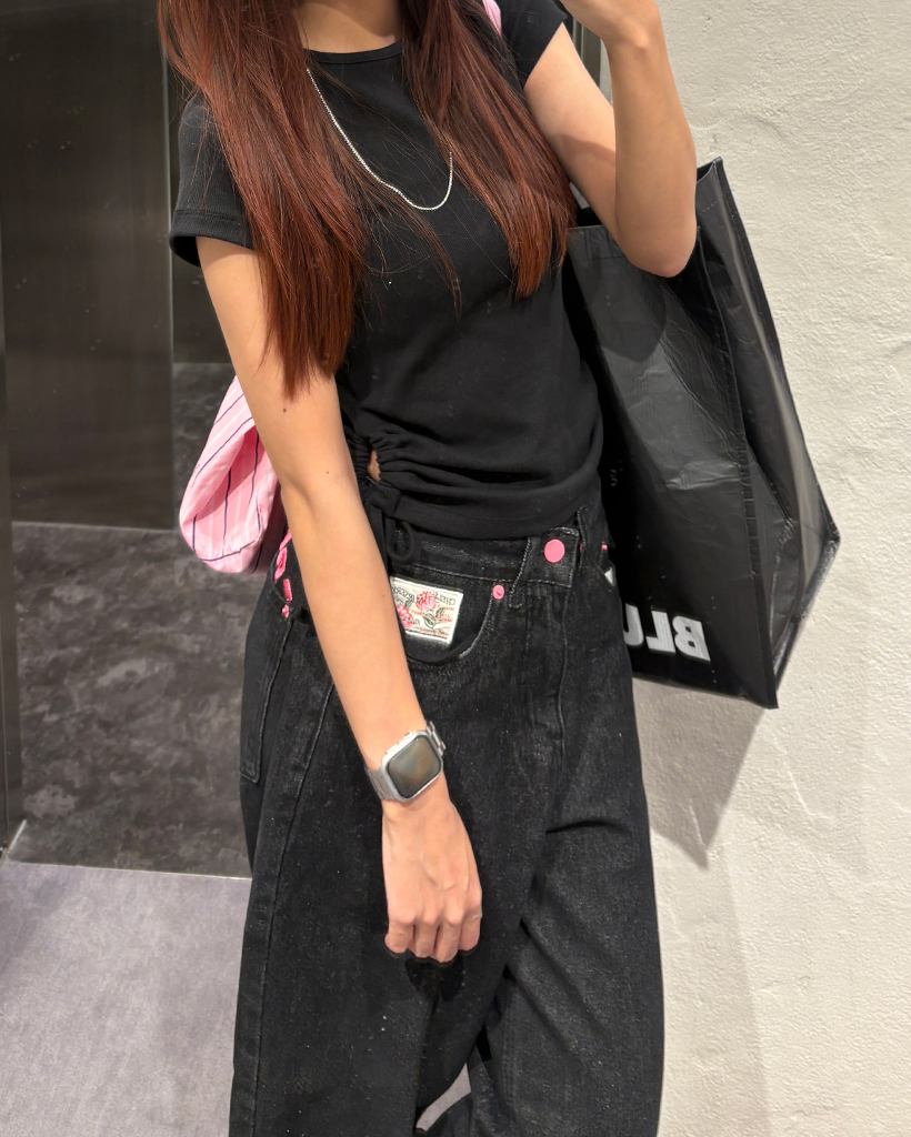 ローズパッチピンクヒップステッチデニムパンツ | ファッション通販