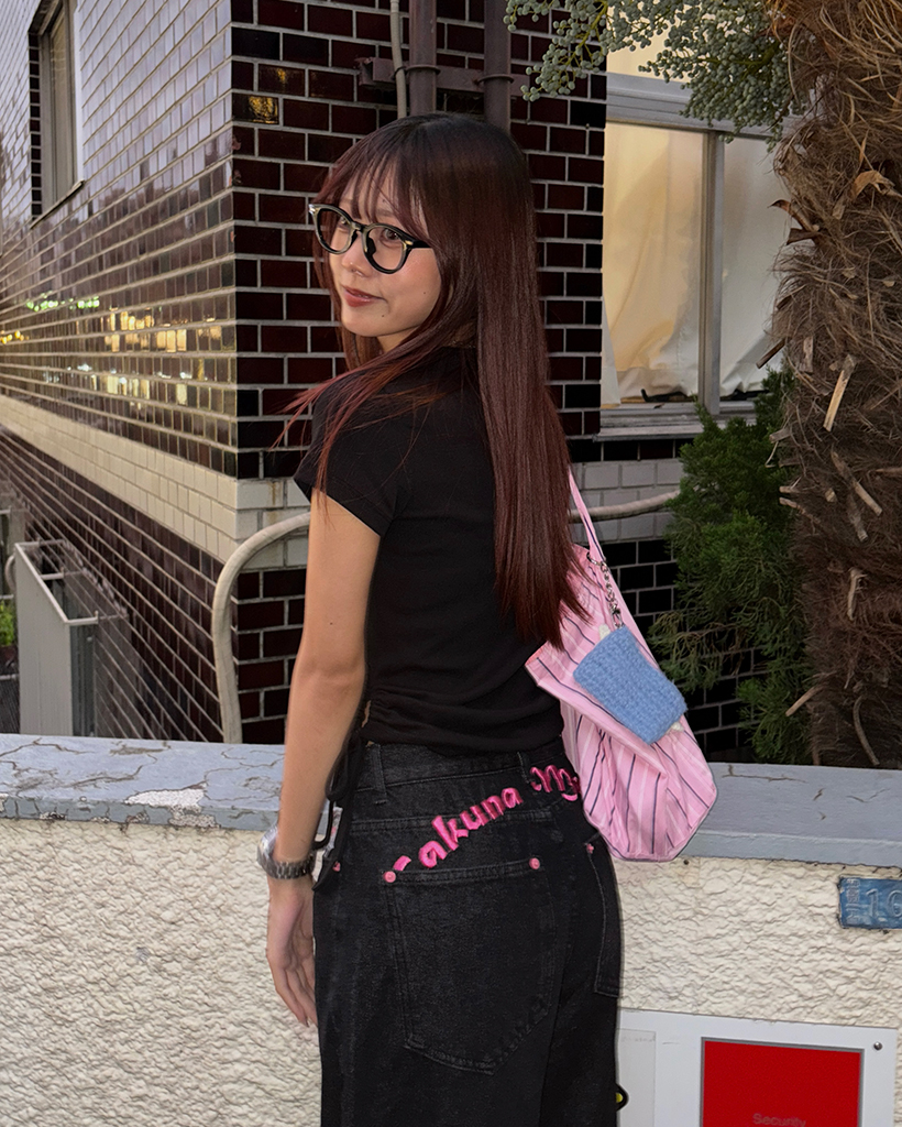 ローズパッチピンクヒップステッチデニムパンツ | ファッション通販