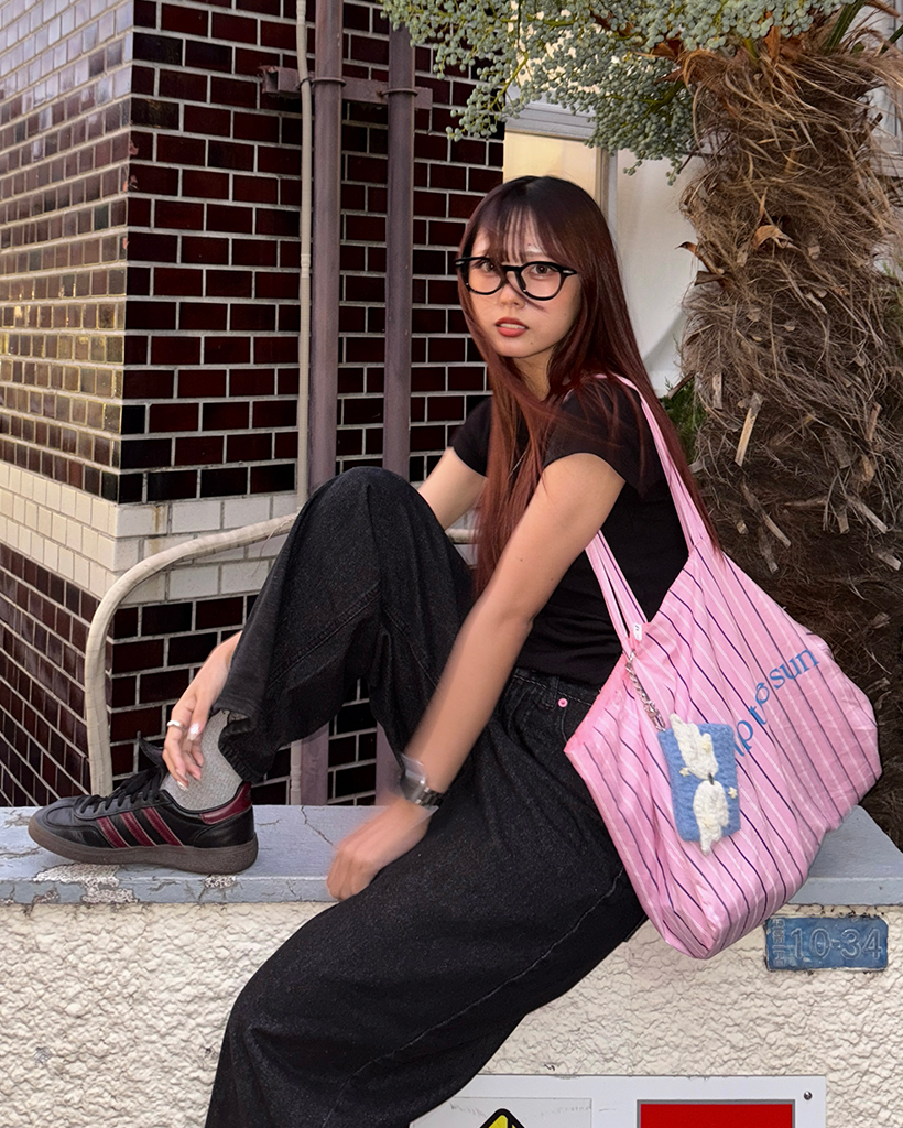 Kakazzy デニムパンツ ピンクロゴ ブラック Kakazzy デニムパンツ ピンクロゴ ブラック Kakazzy デニムパンツ