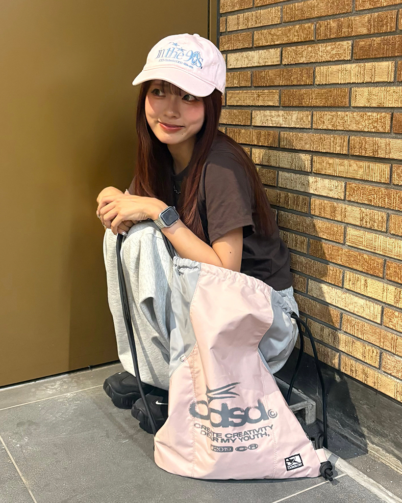 ILLIT String Bag 写真付き Odd Studio X im] Odsd Curved Sporty String Bag - 2color