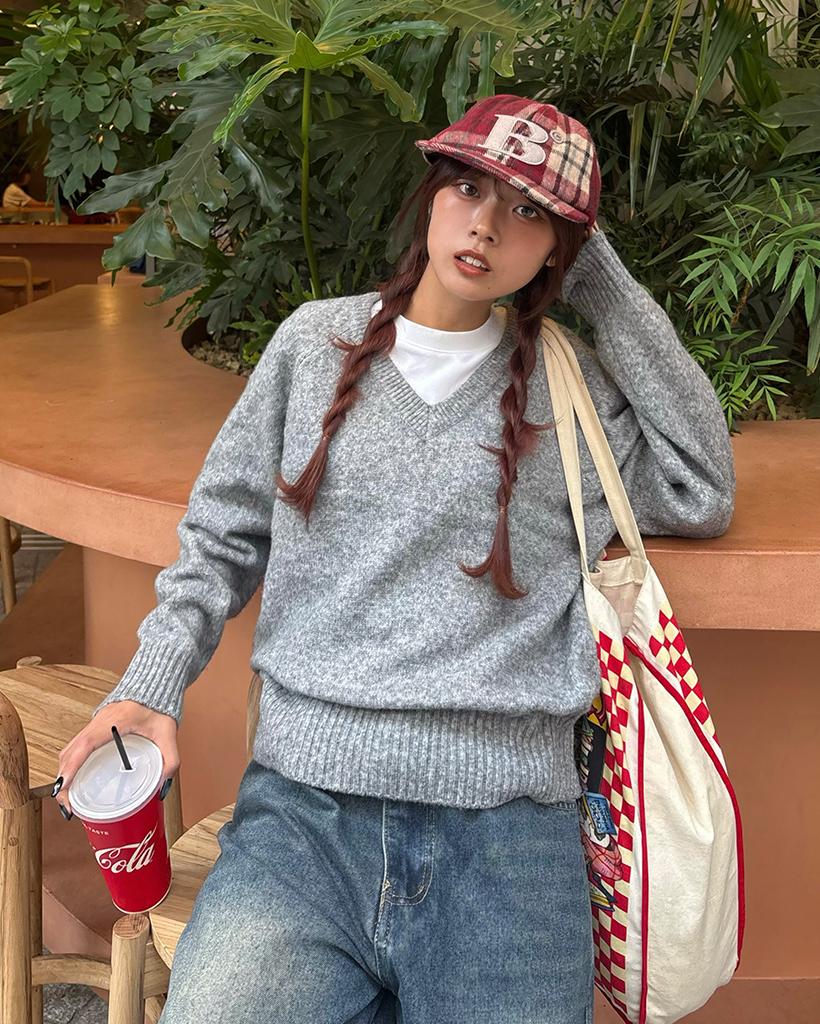 オーバルタグVネックラグランショルダーニットセーター