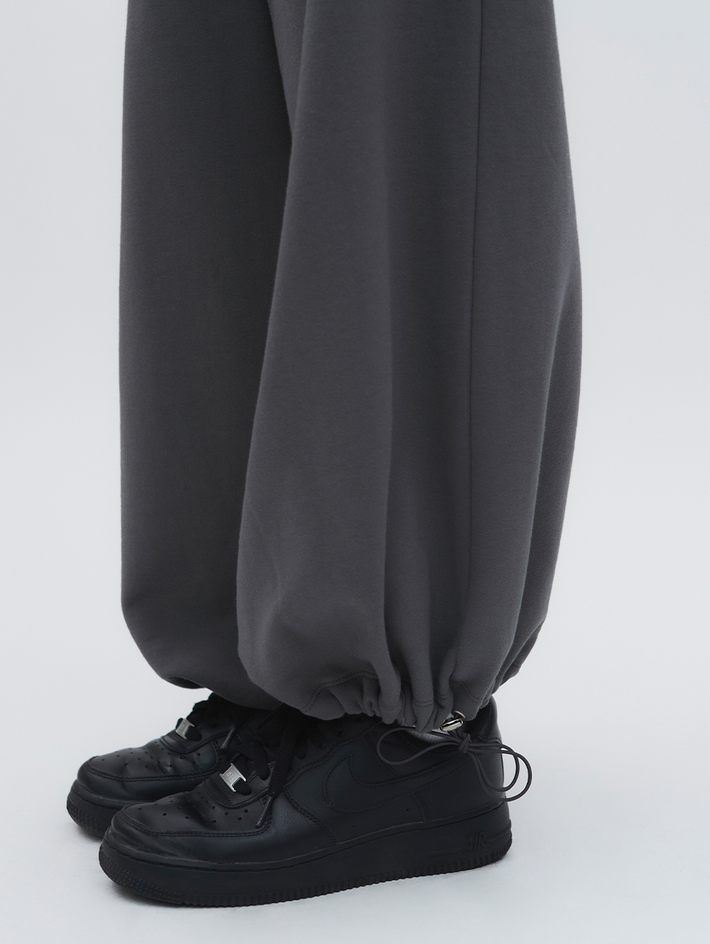 K-POPアイドル着用] DOUBLE WAIST SKIRT SWEATPANTS [CHARCOAL