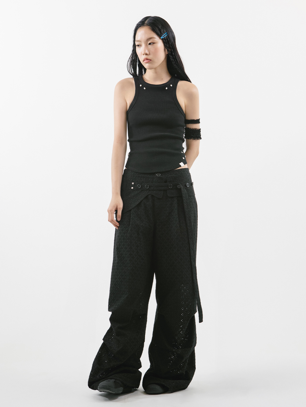 パンツ仲間 K-POPアイドル着用] EYELET BELT BAG PANTS [BLACK