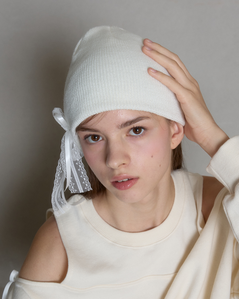 RIBBON EYELET KNIT BEANIE_WHITE