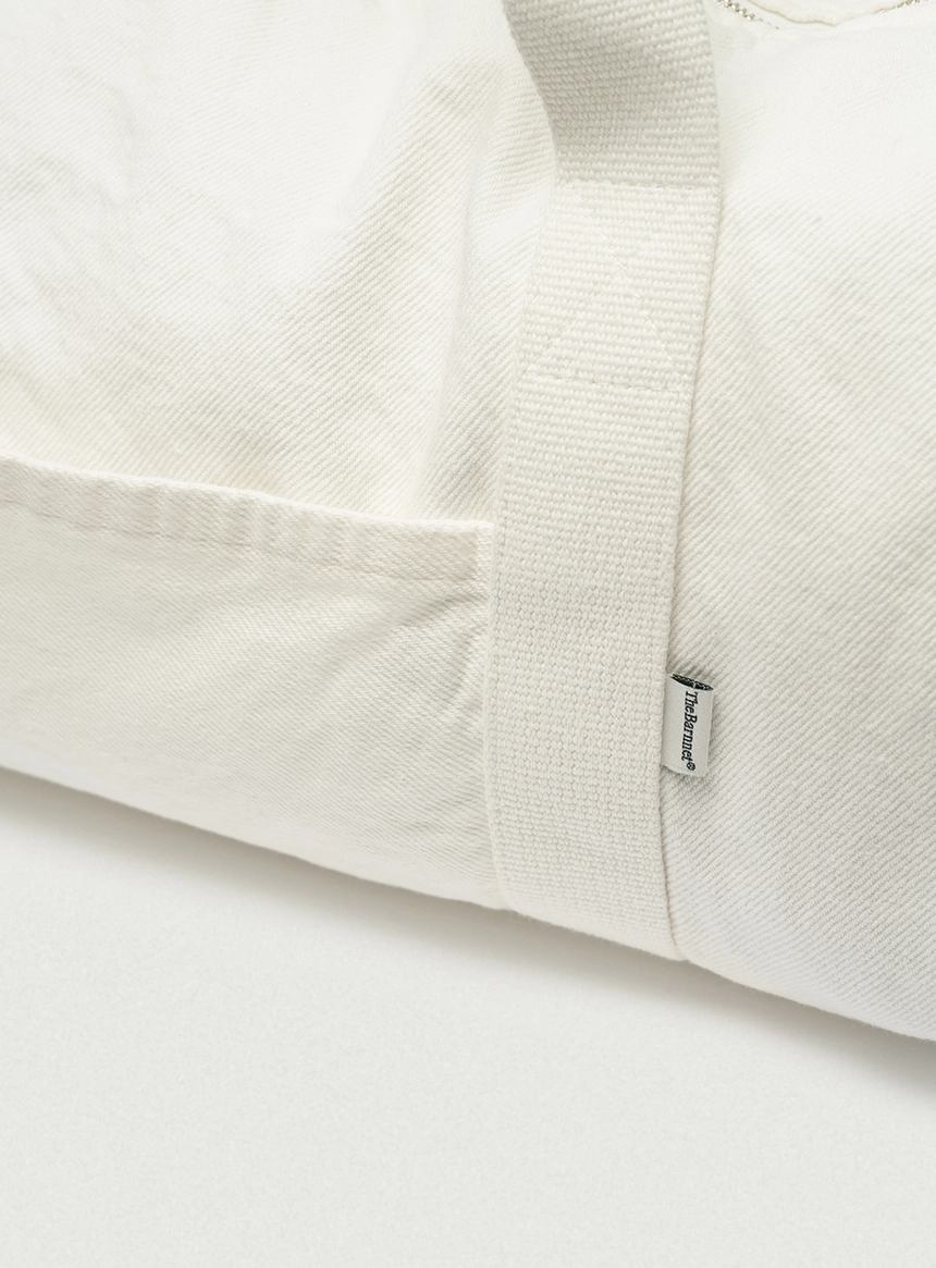 Pale Logo Duffle Bag Large_White_06.jpg