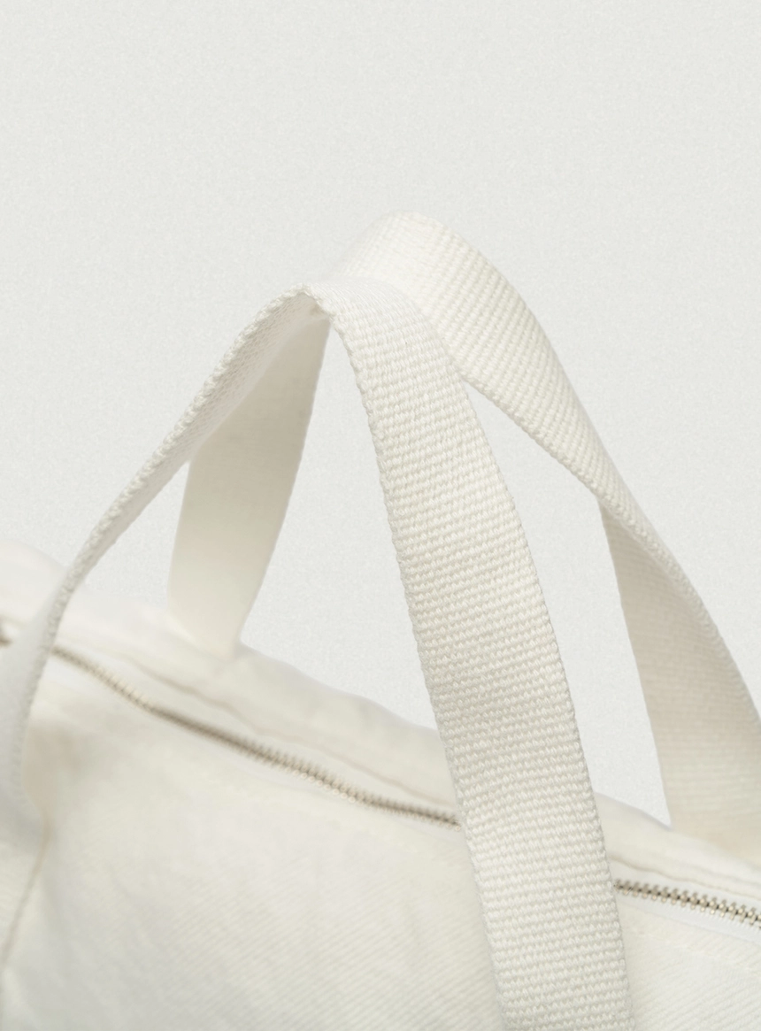 Pale Logo Duffle Bag Small_White_04.jpg