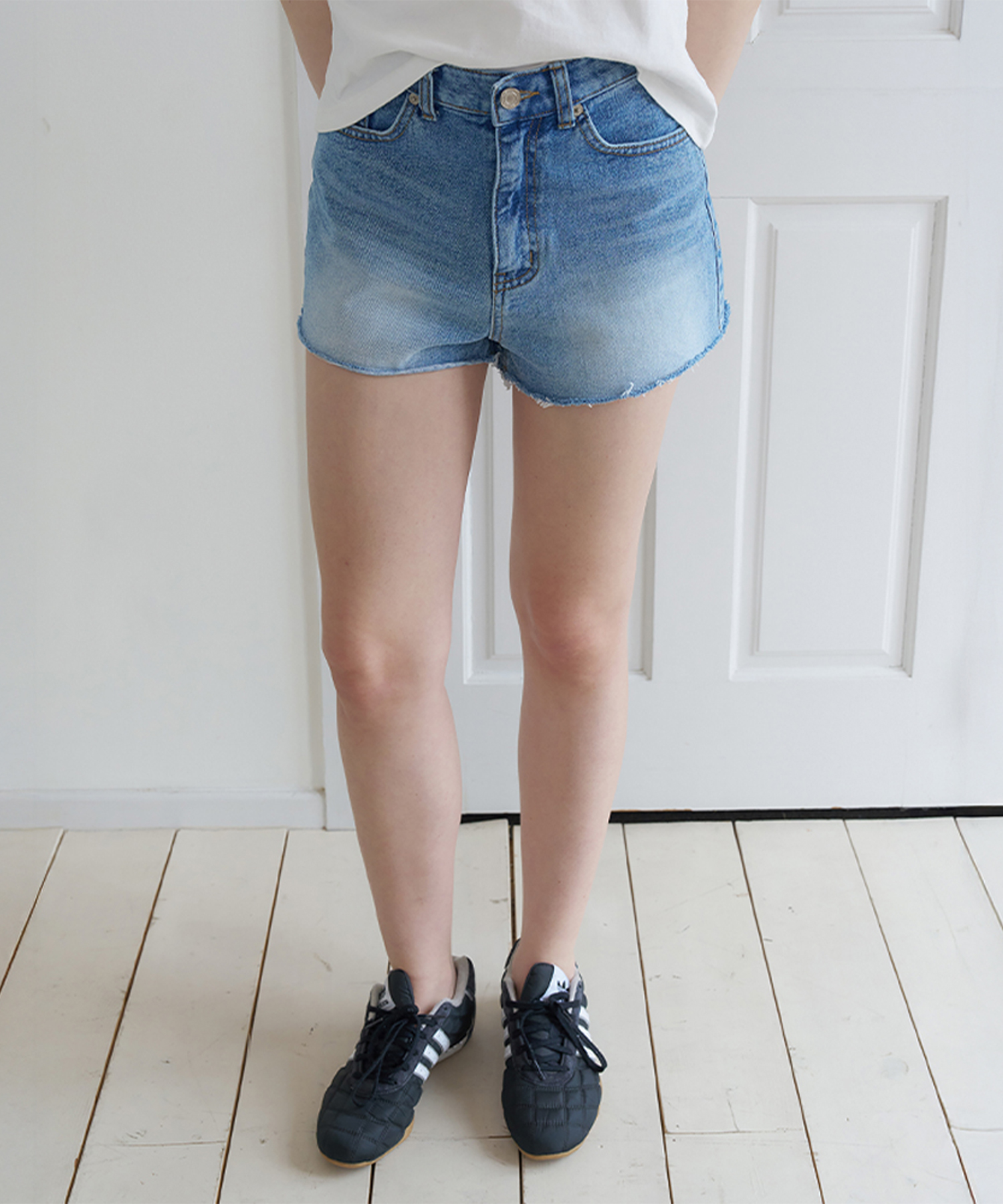 Pento Cutting Denim Shorts - Middle Blue