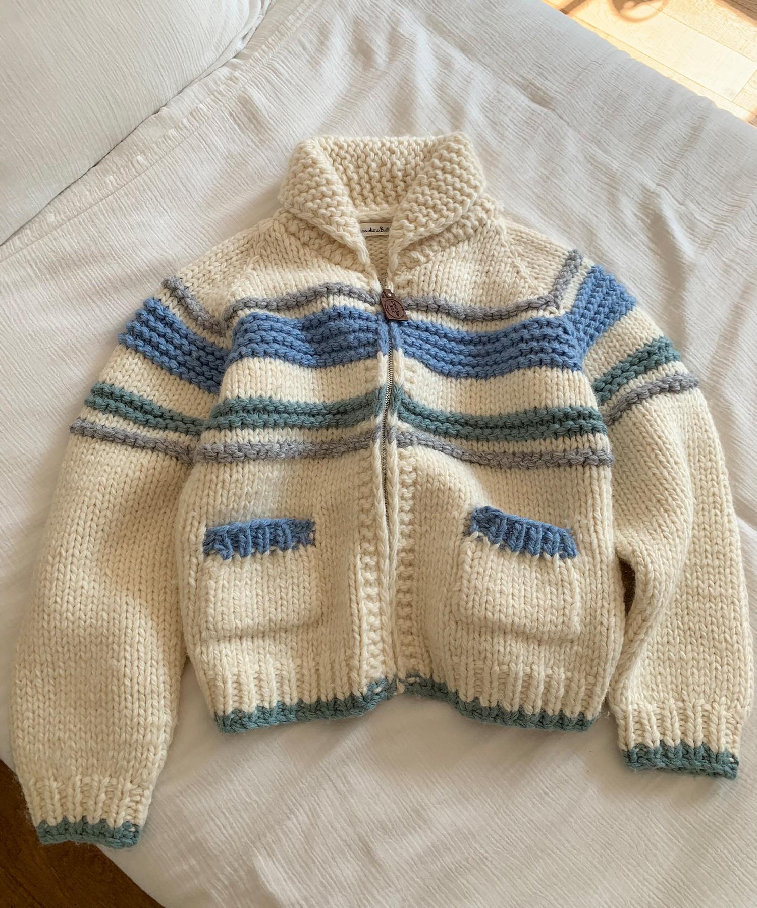 Poco Handmade Cowhichan Sweater - Ivory(Blue)