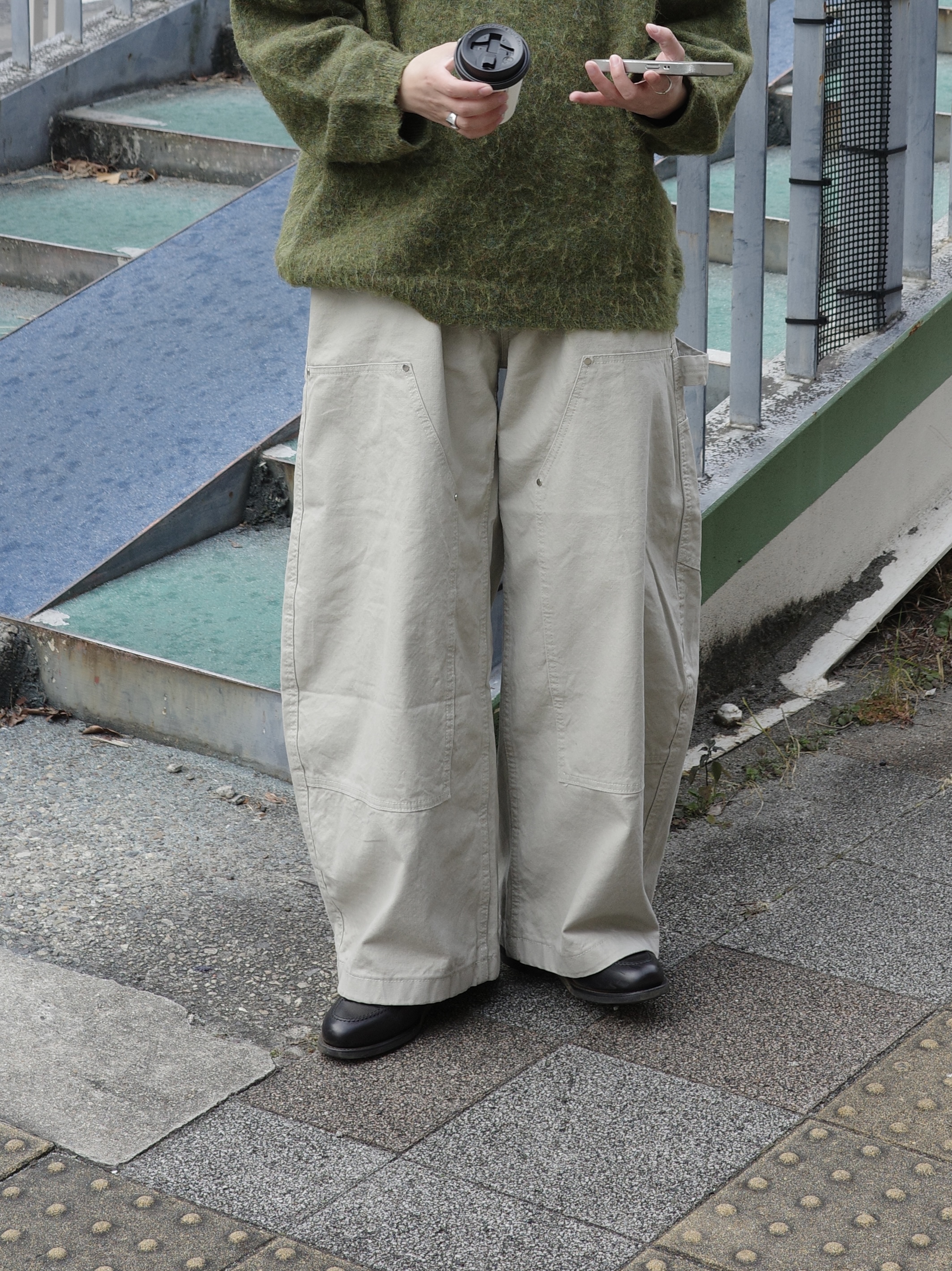 （ユニセックス）ダブルニーリベットワイドパンツ