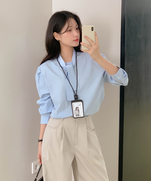 ストライプ柄タイ付きブラウス