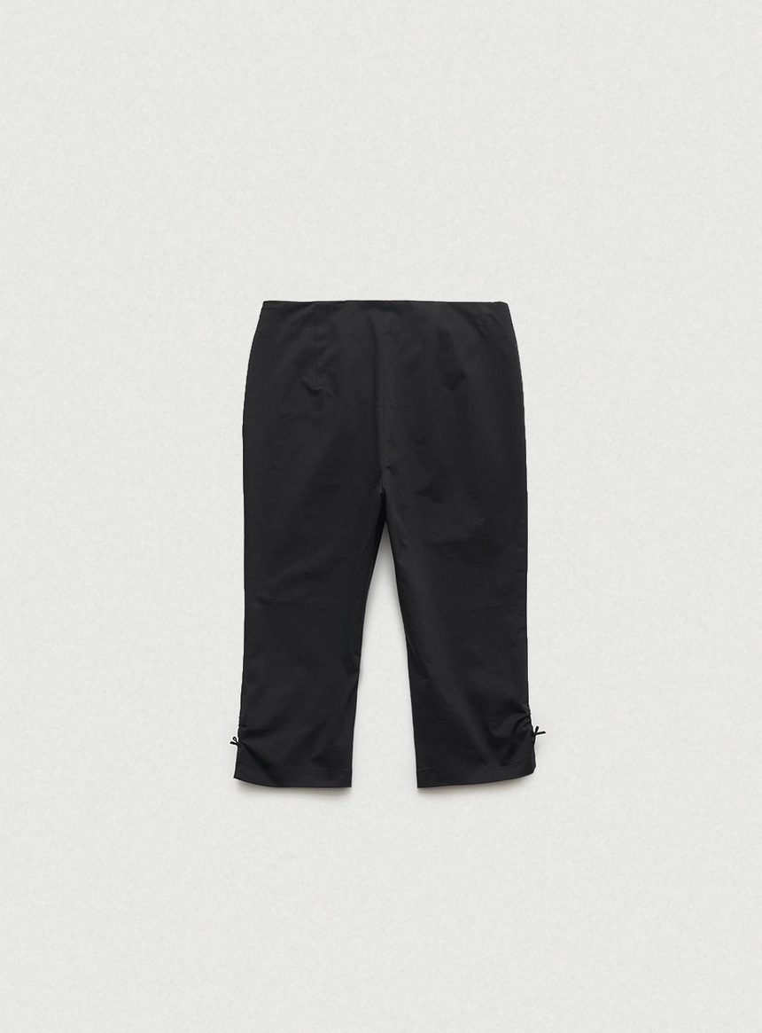 Rosy Ribbon Slit Capri Pants_Black_02.jpg