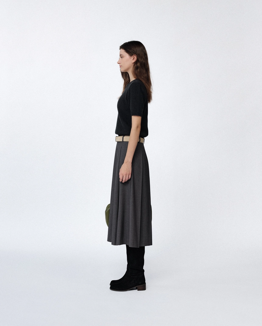 Saint-Wool-Pleats-Skirt-chacoal_04.jpg