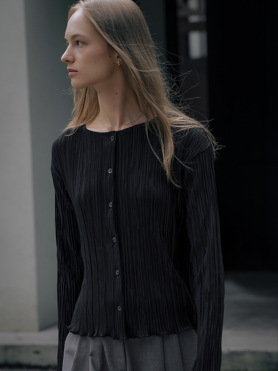 Soft touch pleats blouse TIWT01BL02_Black
