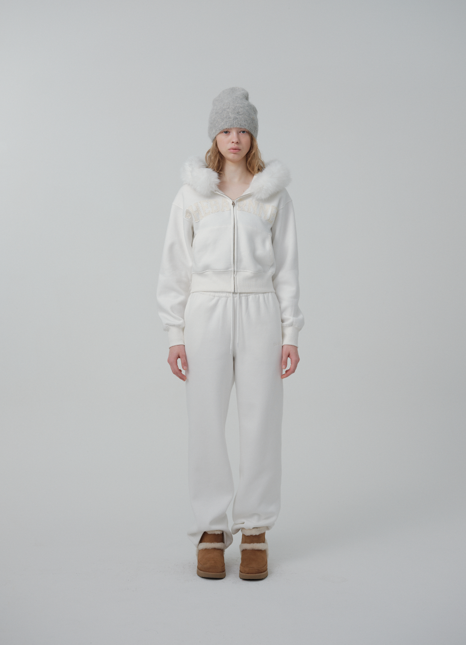 Furry Logo Sweat Pants_Ivory