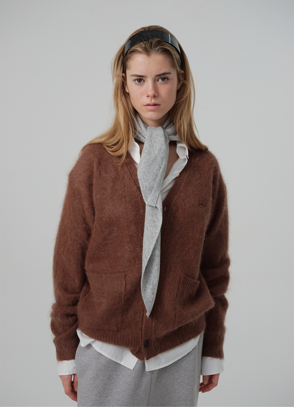 [nugu限定商品] Fuzzy V-neck Knit Cardigan_Brown