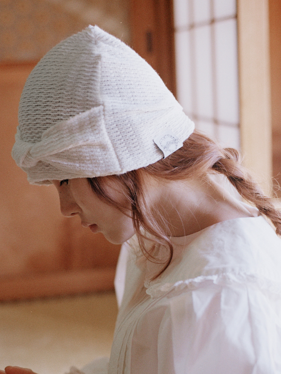TIE KNIT BEANIE IN CREAM | ファッション通販サイト NUGU