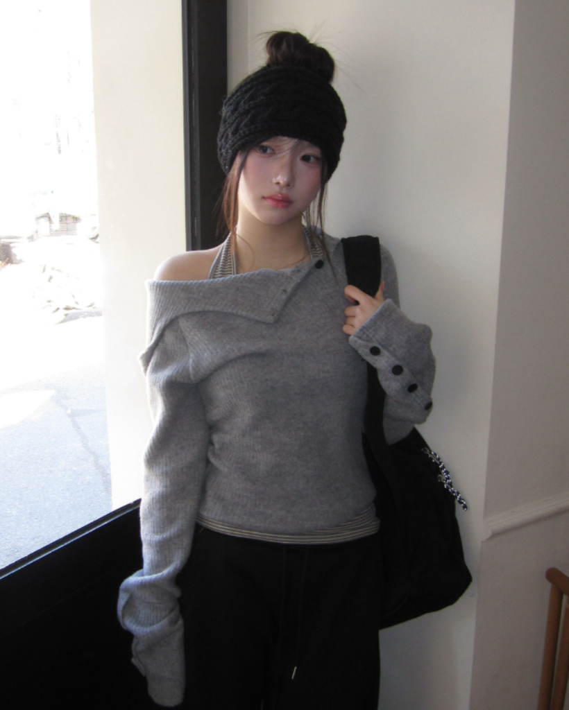 (4color)アシンメトリーハイネックボタン付きリブフードニット