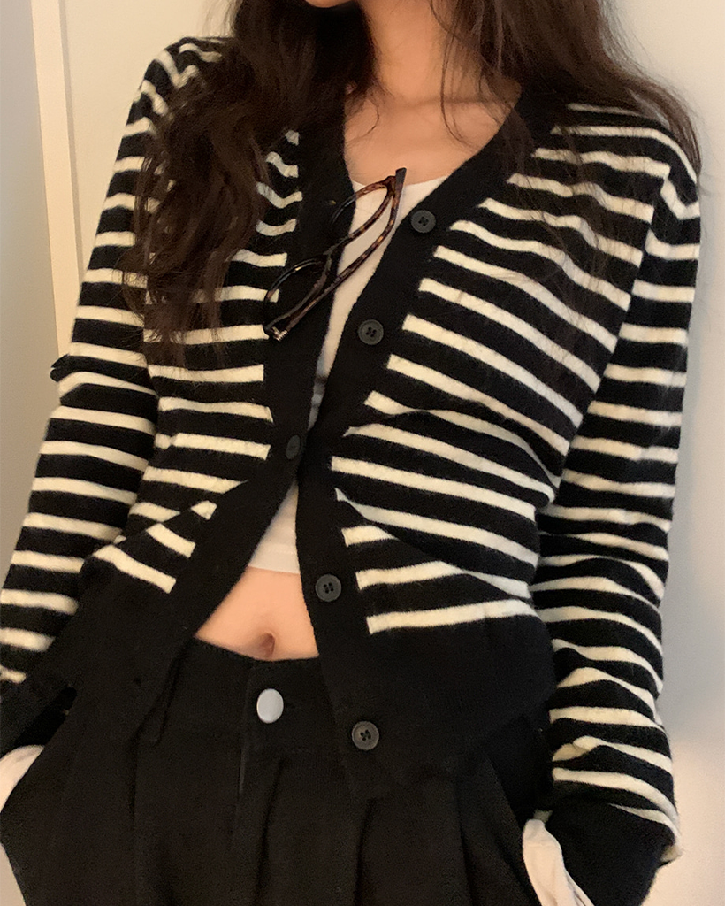 ボーダーVネックニットカーディガン | ファッション通販サイト NUGU