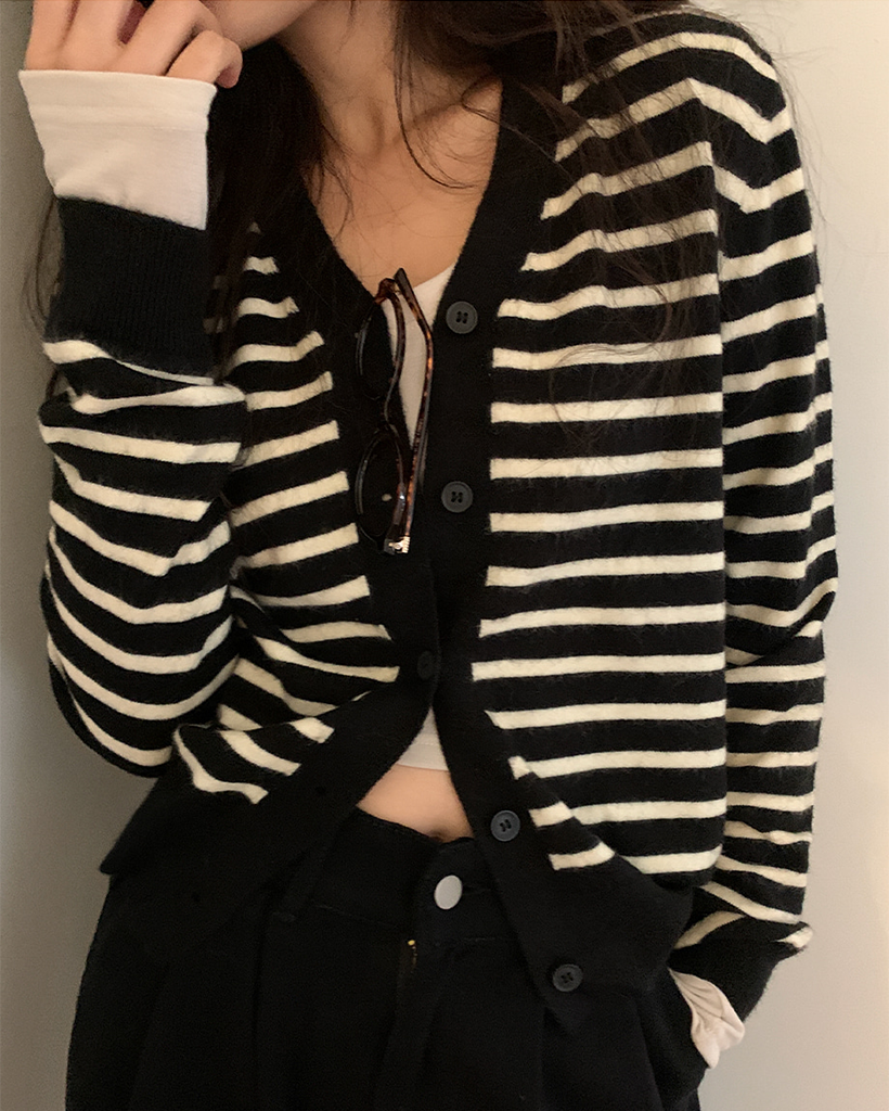 ボーダーVネックニットカーディガン | ファッション通販サイト NUGU