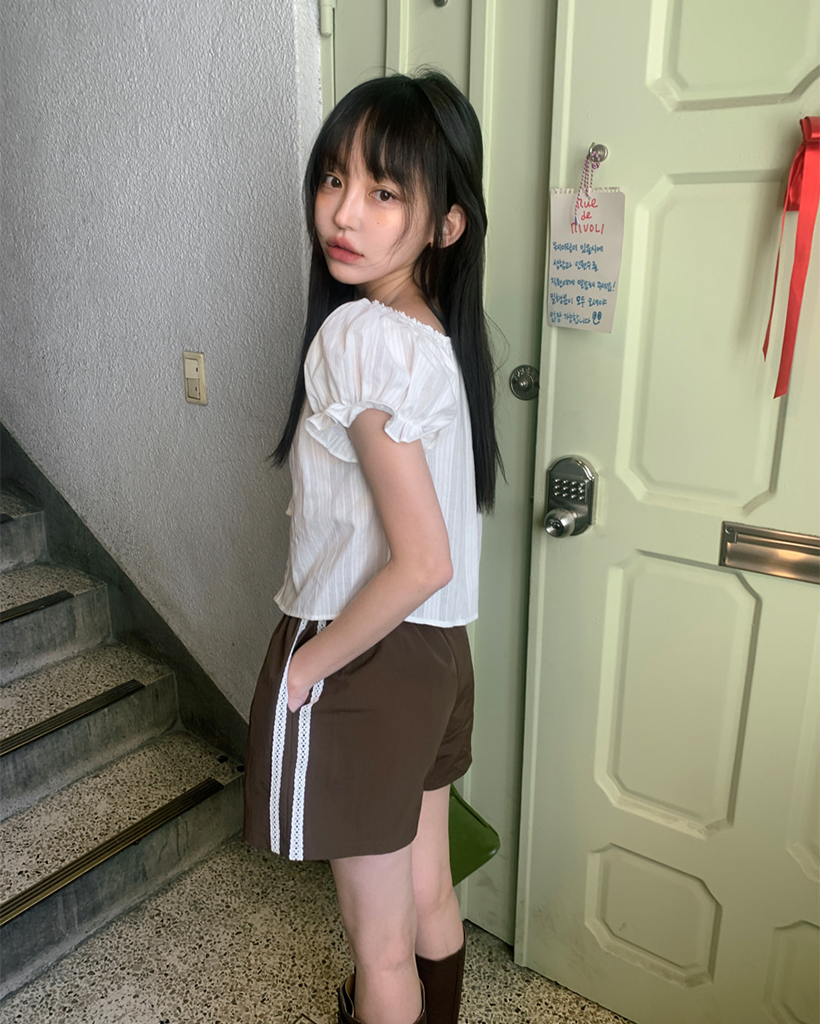 【関税込み】Nanushka ベージュ Ferra ショートパンツ Nanushkaのベージュ Ferra ショートパンツがセール中