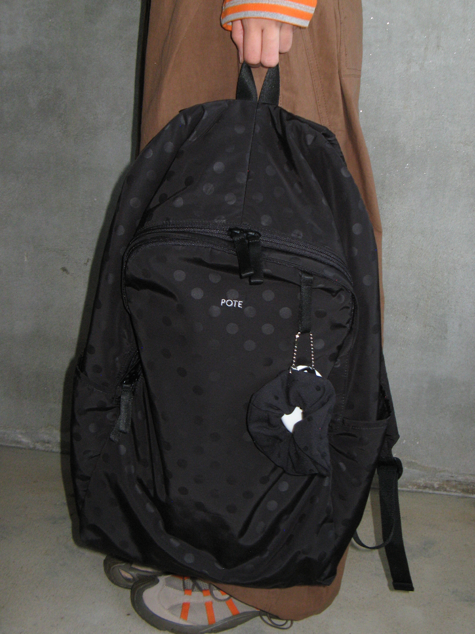 0006 HideSlot Classic Backpack (L)_ Dot Black