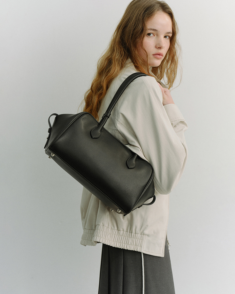 SOFT FRAME COMPACT SHOULDER BAG BLACK_UDBA6E210BK