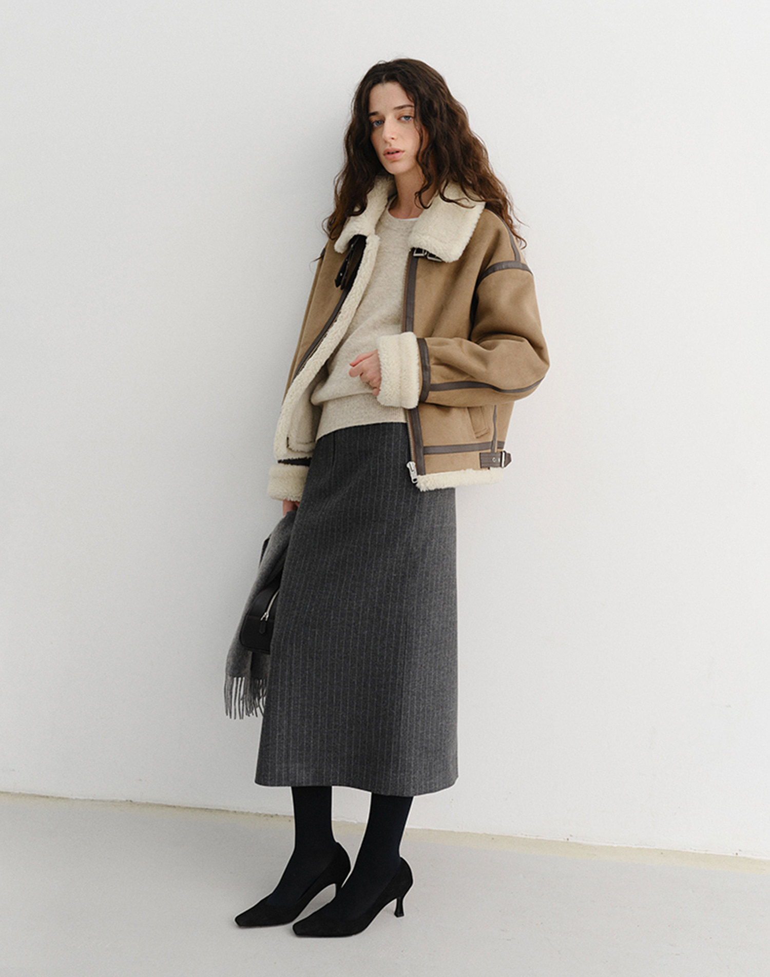 UNISEX LOOSE FIT LINE SHEARLING JACKET KHAKI BEIGE_UDJU5D123I2