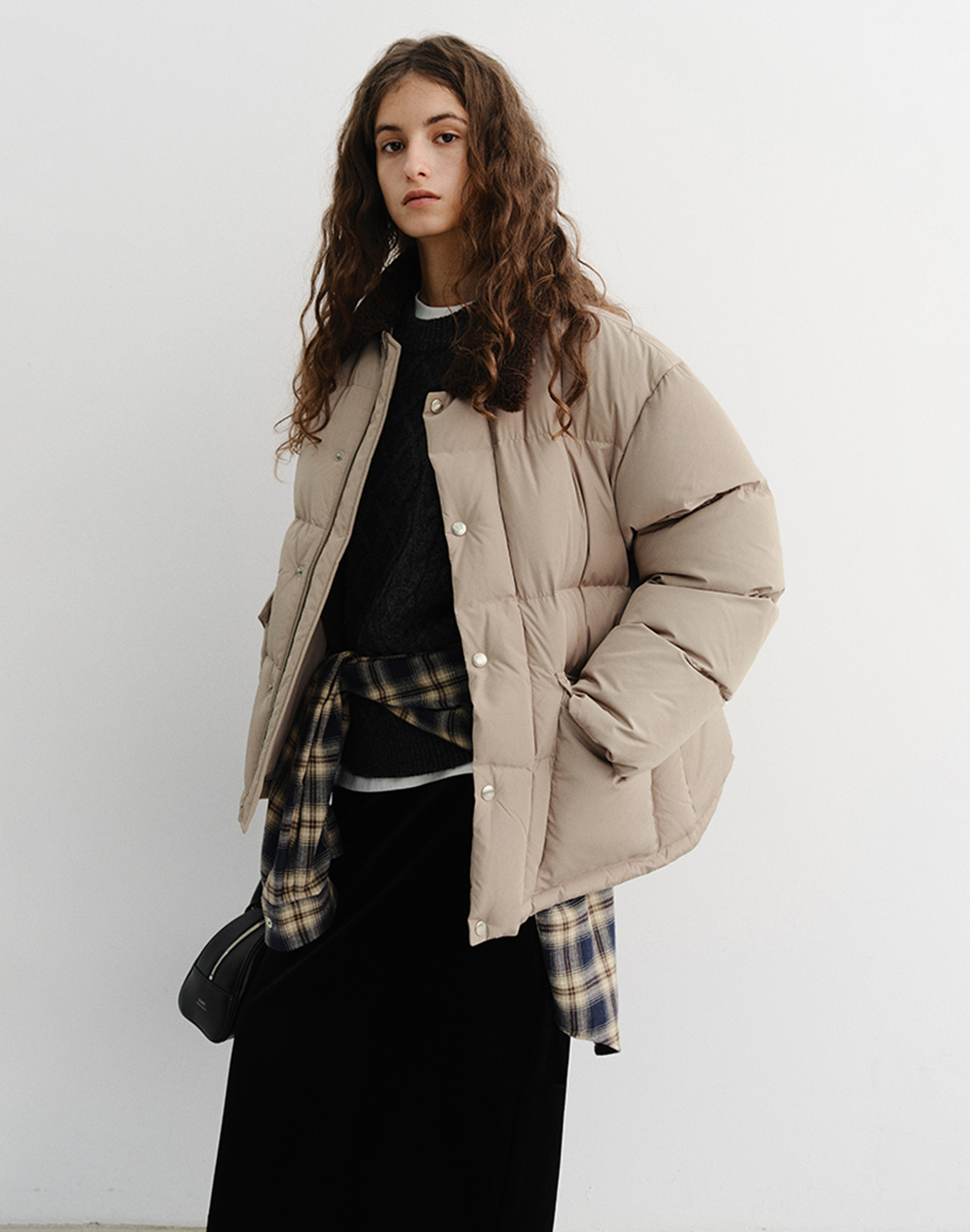 UNISEX COLLARED GOOSE DOWN JACKET BEIGE_UDJU5D130I2