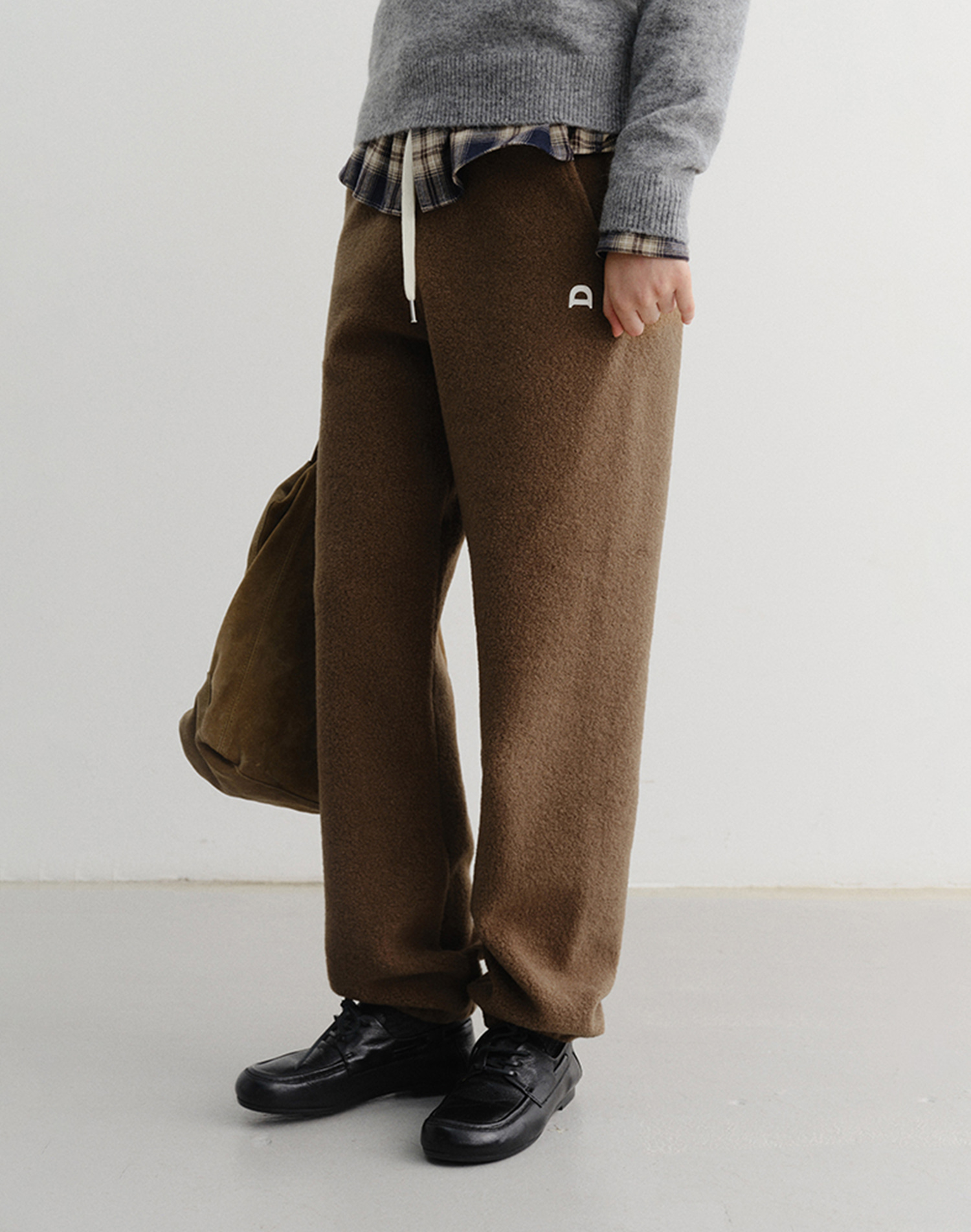 UNISEX BOUCLE JOGGER PANTS BROWN_UDPA5D121W2