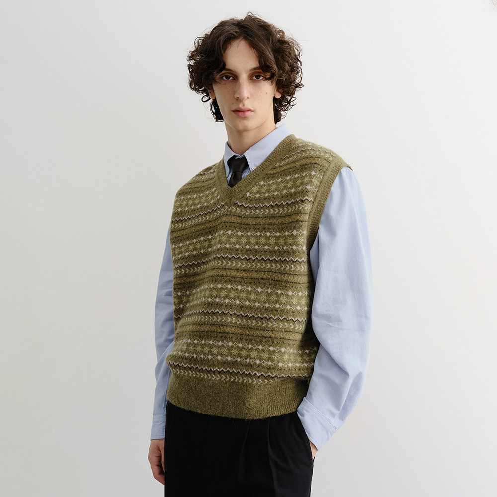 UNISEX CRAFTED V-NECK KNIT VEST OLIVE GREEN_M_UDSW5C112K1