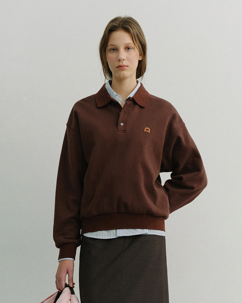 UNISEX LEATHER LOGO COLLARED T-SHIRT BROWN_UDTS6A110W2