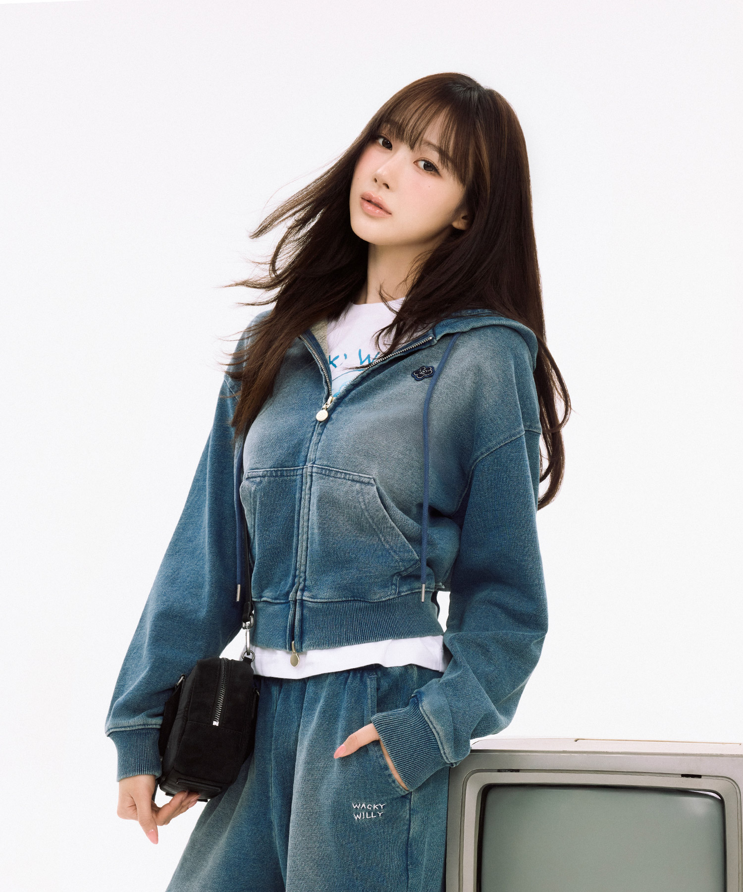 [GISELLE Wearing] Women's Denim Washed Crop Hooded Zip-Up Blue